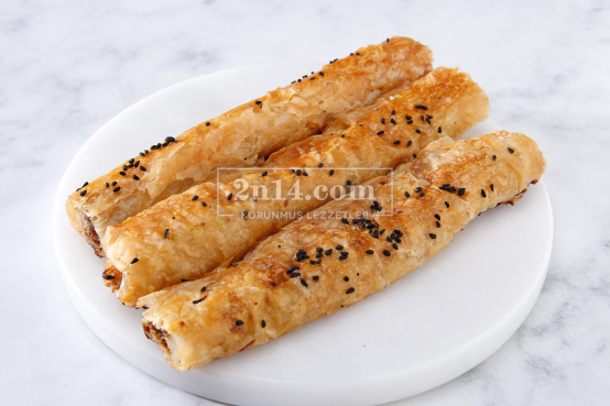 Karabuğdaylı Kıymalı Börek (2 adet)