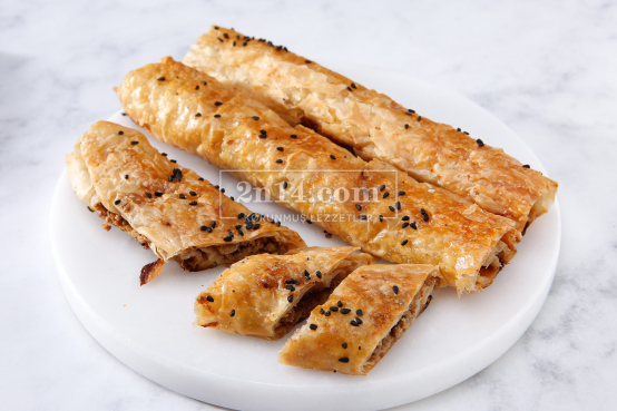 Karabuğdaylı Kıymalı Börek (2 adet)