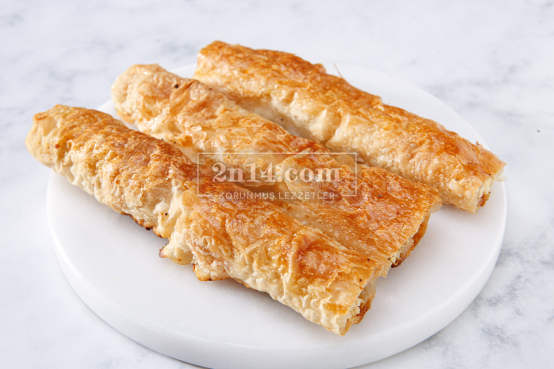 Karabuğdaylı Keçi Peynirli Börek